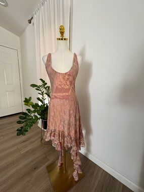 Kimchi Blue Dusty Rose Lace Asymmetrical Hem Dress